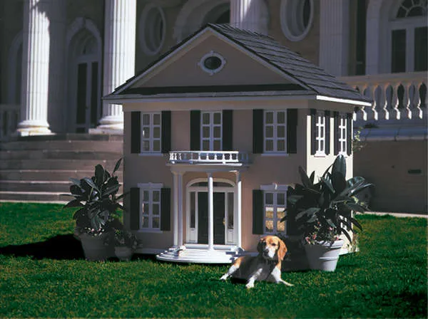 Colonial Dog house