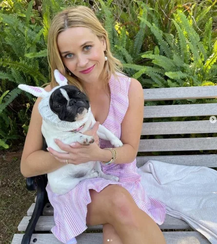  Reese Witherspoon și cainele său